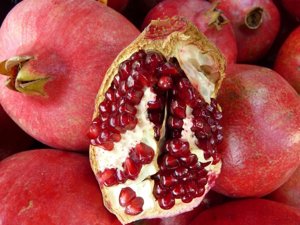 mau kulit awet muda rutin konsumsi pomegranate